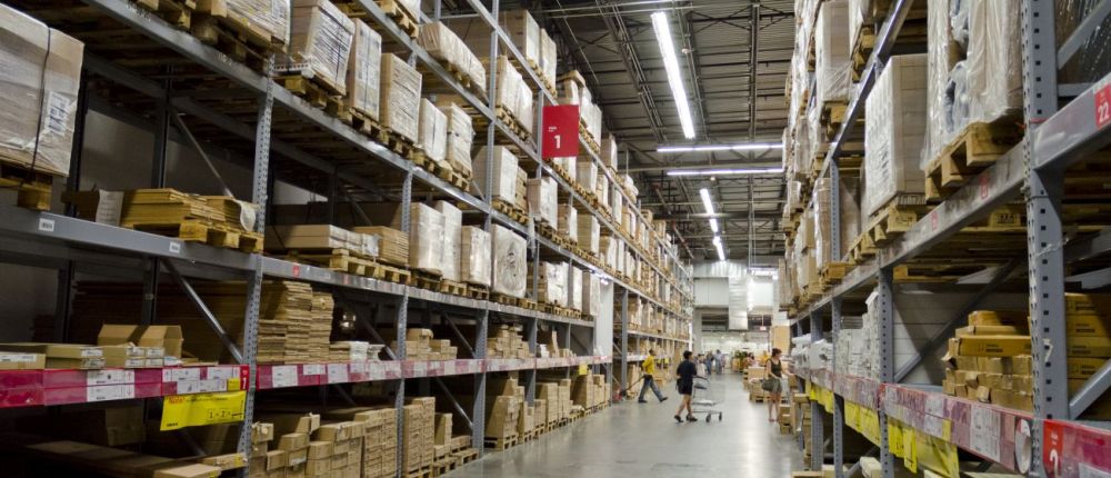 Linear warehouse aisle LED high bay lighting