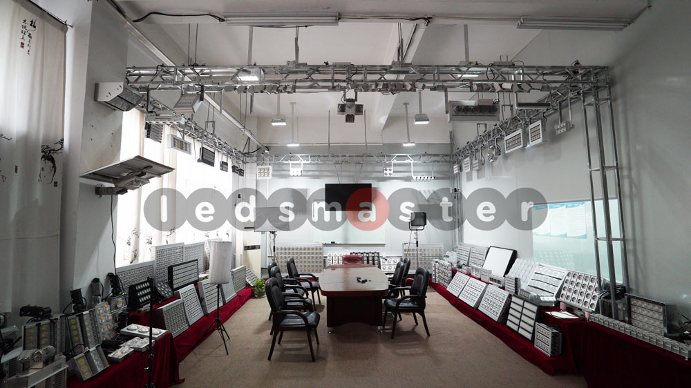 our-LED-lighting-showroom-in-China